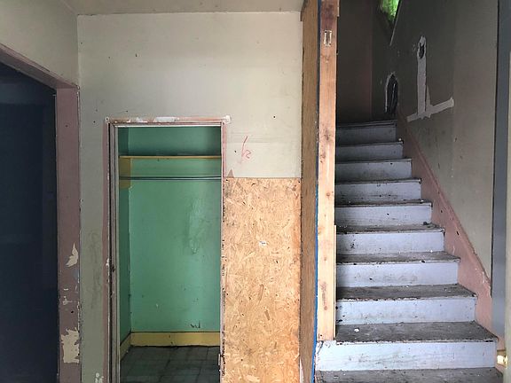 4th image of 255 Avondale Ave