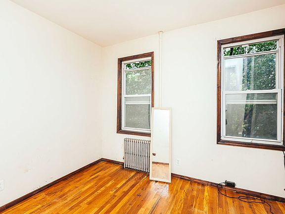 3rd image of 133 Meserole St APT 2L