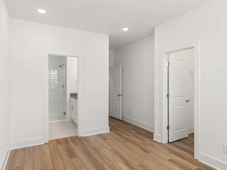 700 N Dupont Ave #204 — Photo 5
