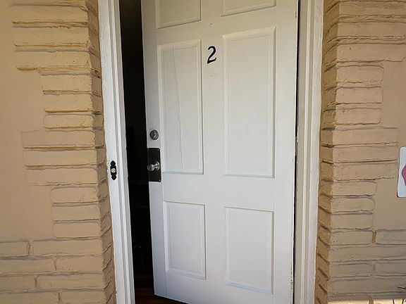 2nd image of 916 SW 8th Ave #2
