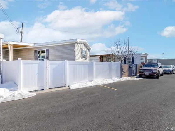 150 #4 Main Street, Islip, NY 11751