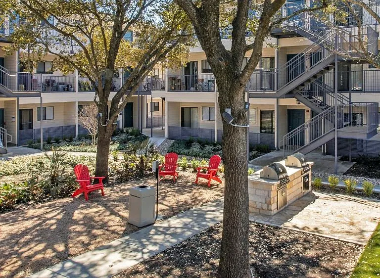 Old South Austin Apartments — Photo 8