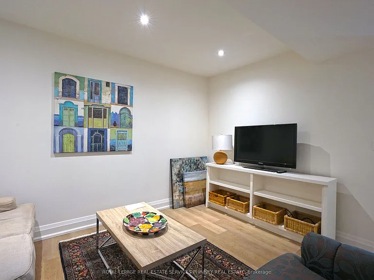 1413 Queen Victoria Ave — Photo 5