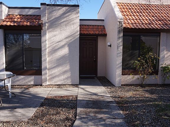 2nd image of 1029 Baywood Dr APT B