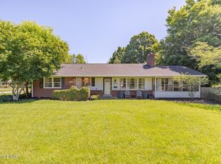 805 Stivers Rd, Woodlawn Park, KY 40207