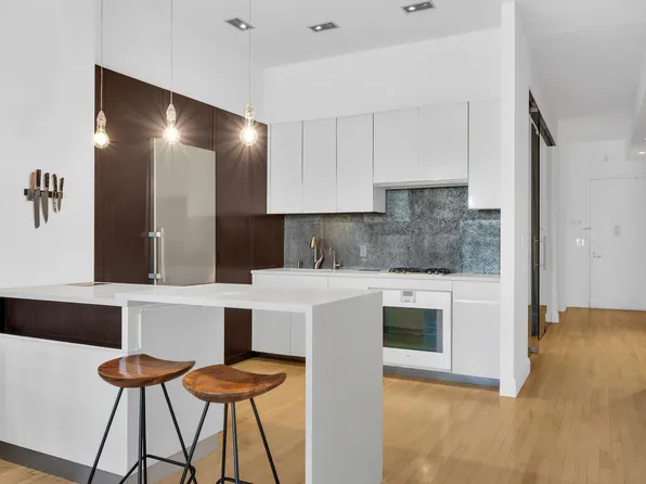 252 7th Avenue image 3 of 7