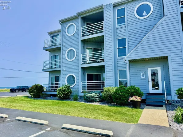 154 Clinton Reef Dr, Port Clinton, OH 43452