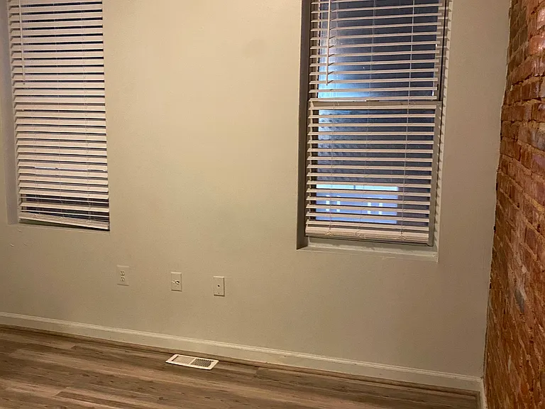 633 Gresham Pl NW — Photo 1