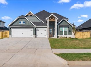 1111 Canyon Maple St, Centerton, AR 72719