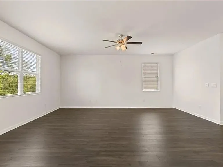 210 Aster Ave — Photo 3