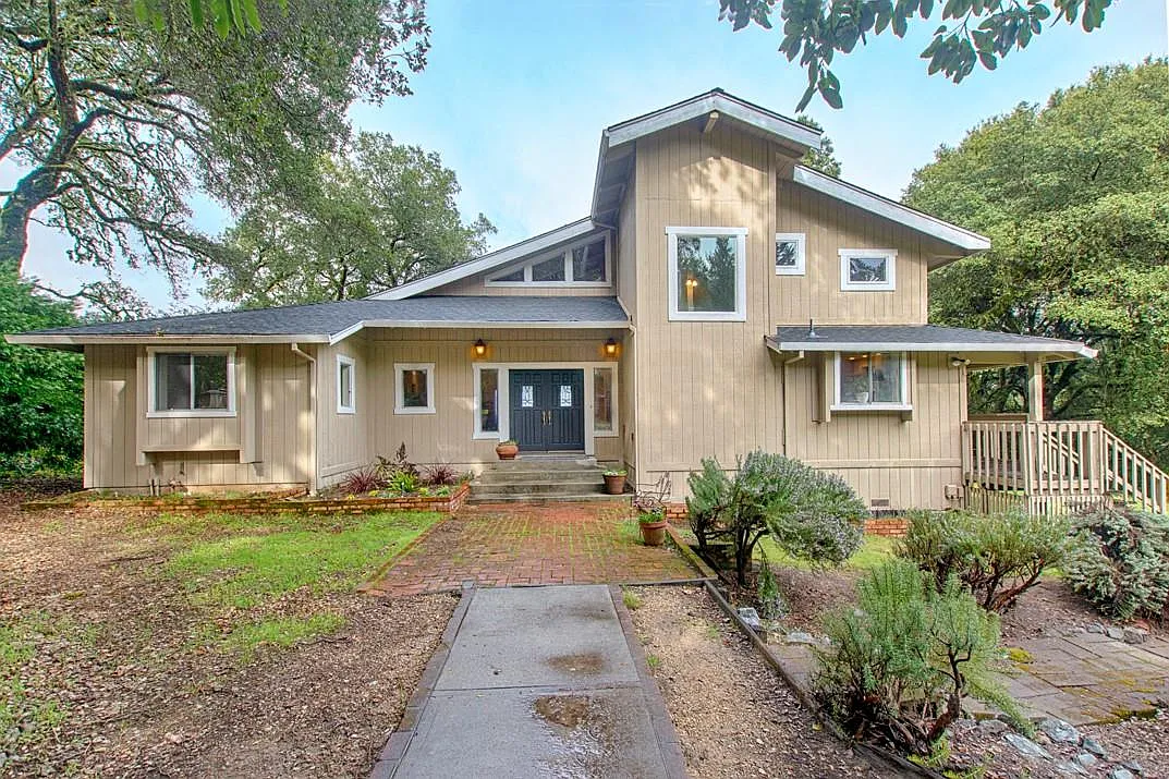 80 Braemoor Dr photo 1
