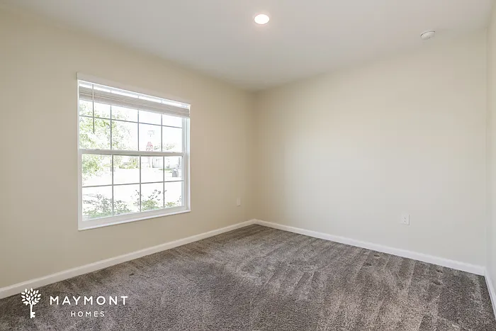 648 Eisenhower St — Photo 9
