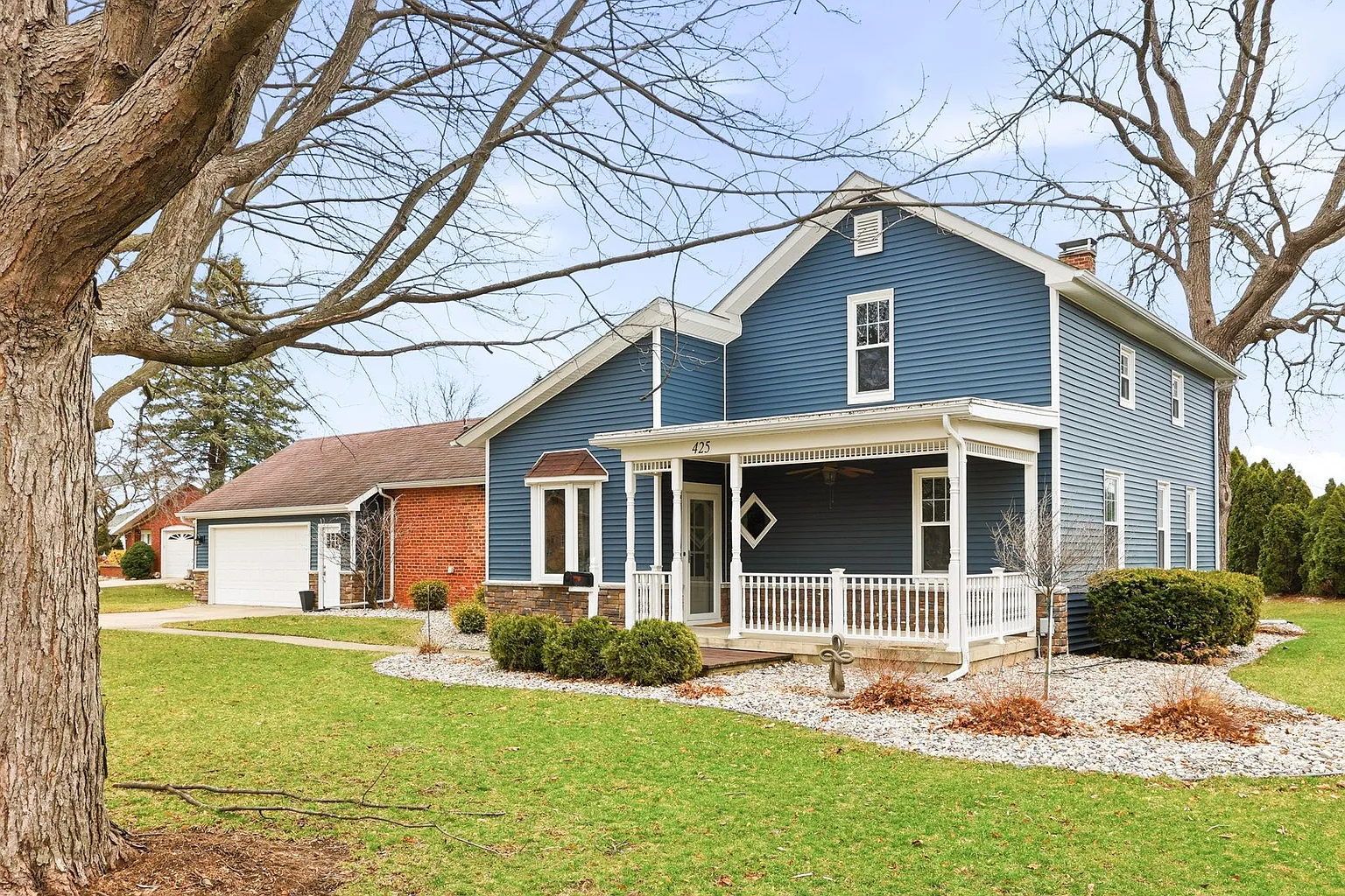 425 Harvest Ln photo 1