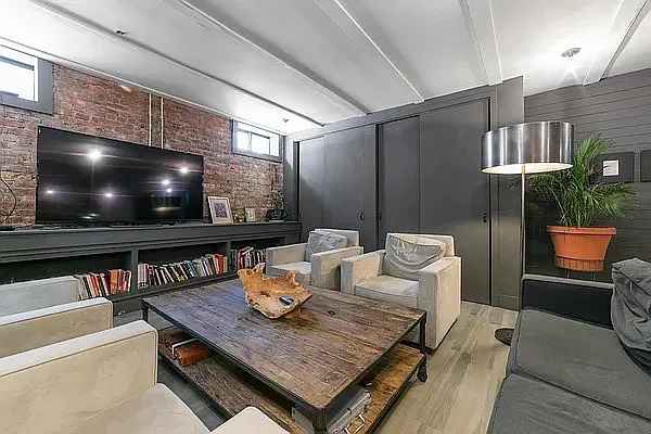 Rented by EXR | media 40