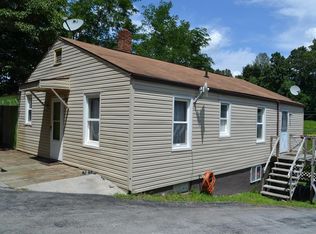 2704 Grassy Branch Rd, Bluefield, WV 24701