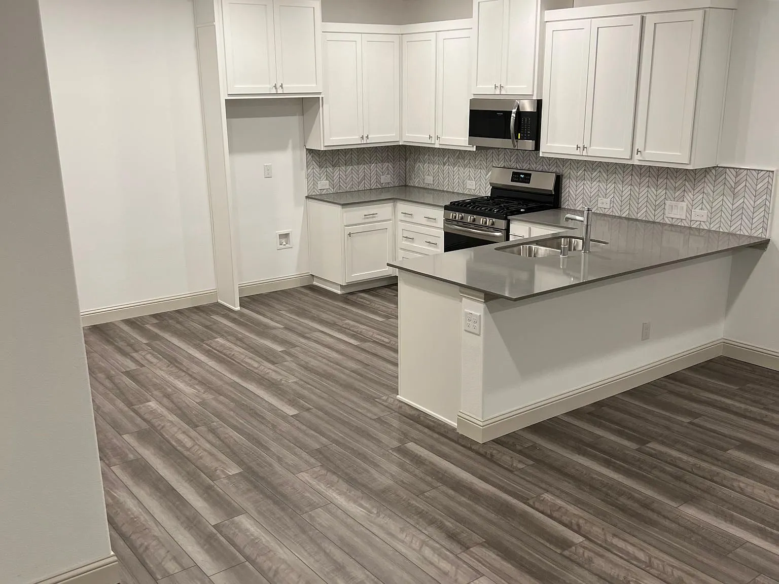 3 bed, 2.5 bath, 1722 sqft, $2,375 — Photo 4