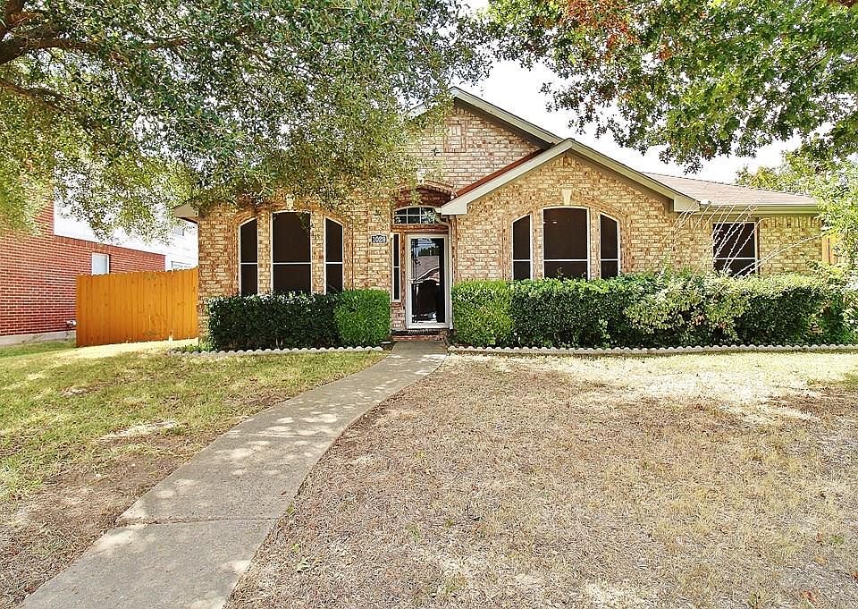 1st image of 1029 Essex Dr