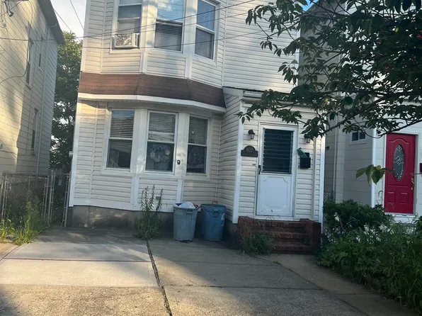 602 Avenue E, Bayonne, NJ 07002