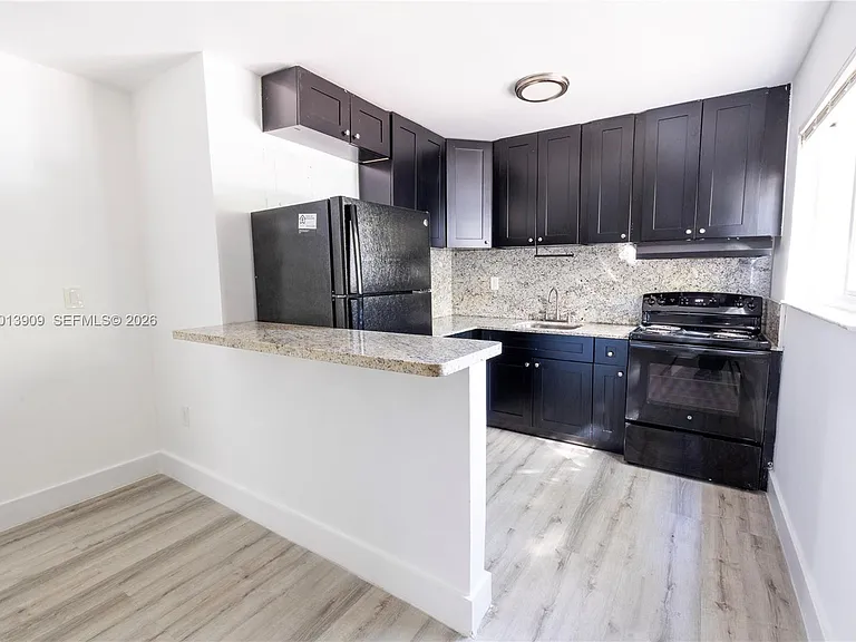 1091 SW 4th St #1 — Photo 17