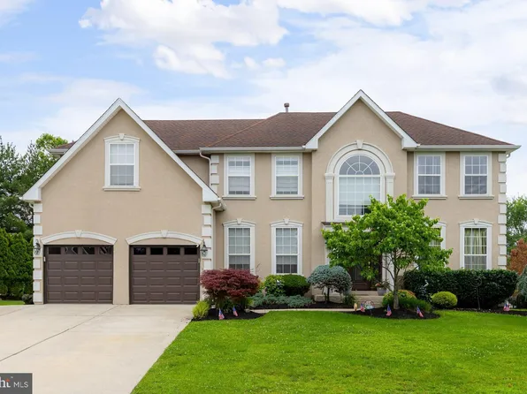 4 Saddle Horn Dr, Cherry Hill, NJ 08003