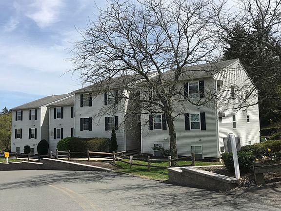 2nd image of 28 Lexington Hl Unit 4