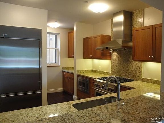 4th image of 588 Main St Unit 315