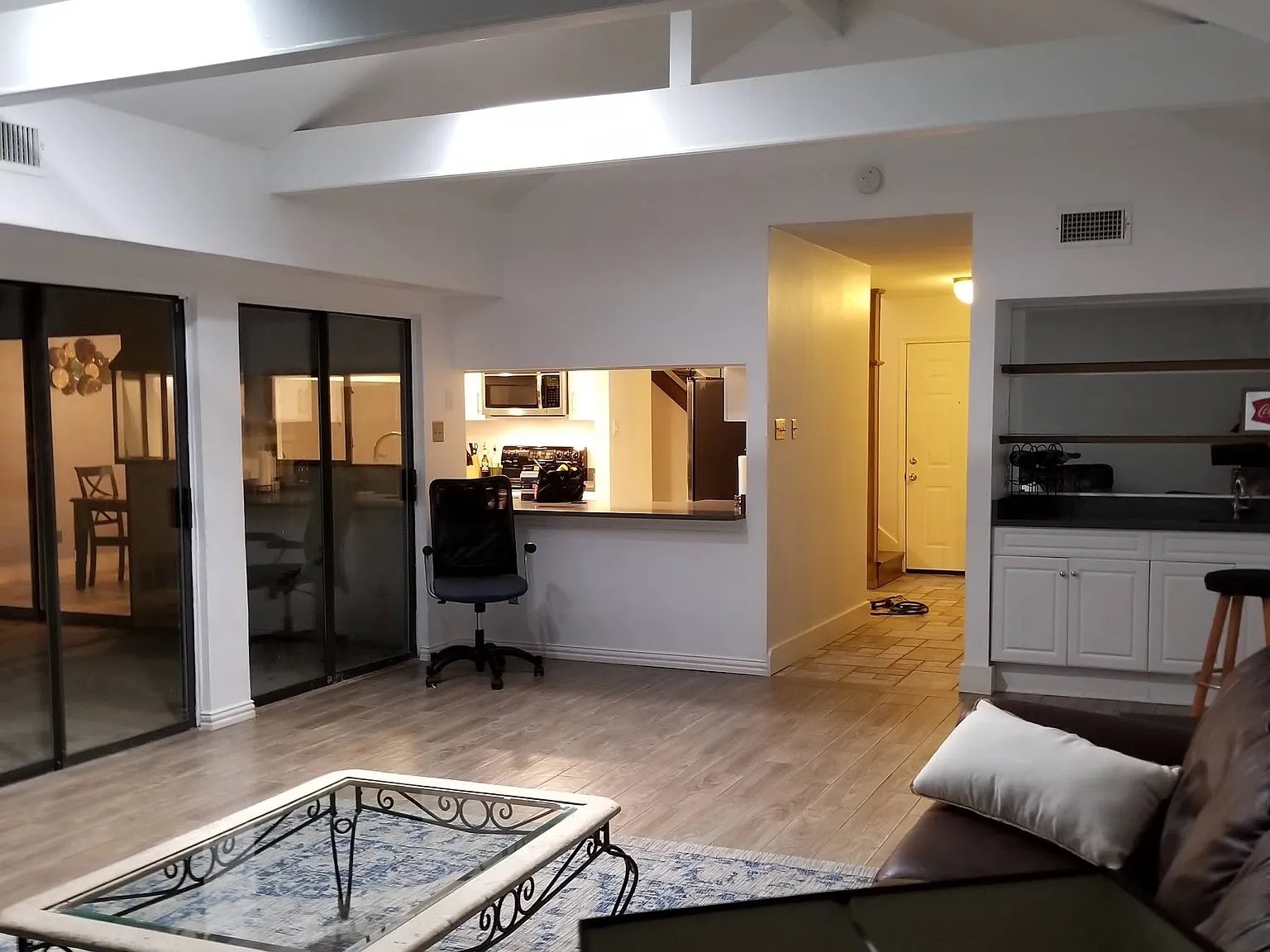 2840 Lee St — Photo 2