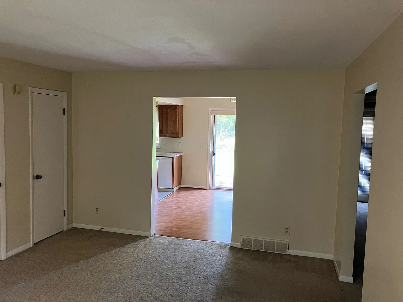 3 bed, 2500 sqft, $1,600 — Photo 3