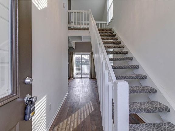 3rd image of 261 NE Bayview Dr