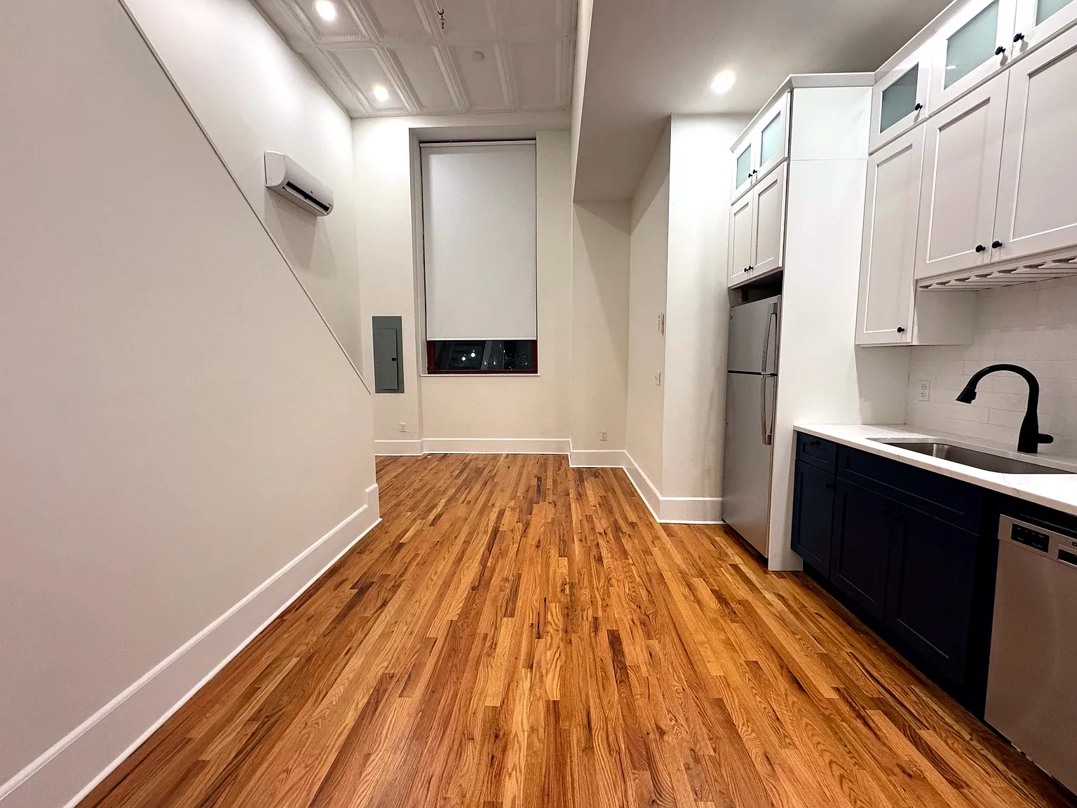 Studio, 544 sqft, $1,800 — Photo 2