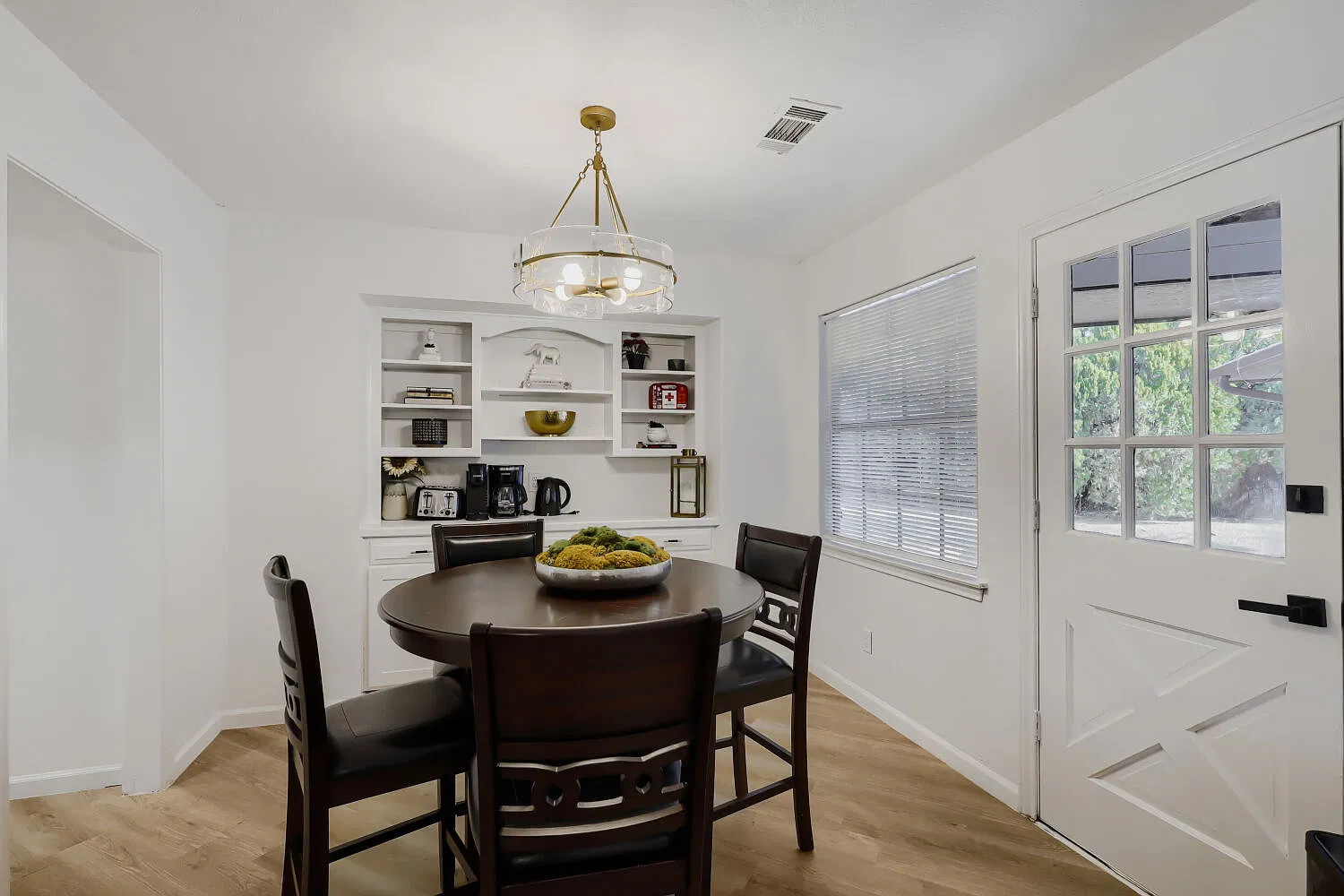 4 bed, 2512 sqft, $5,000 — Photo 4