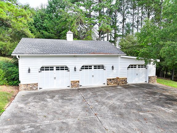 5th image of 135 Evans Rd