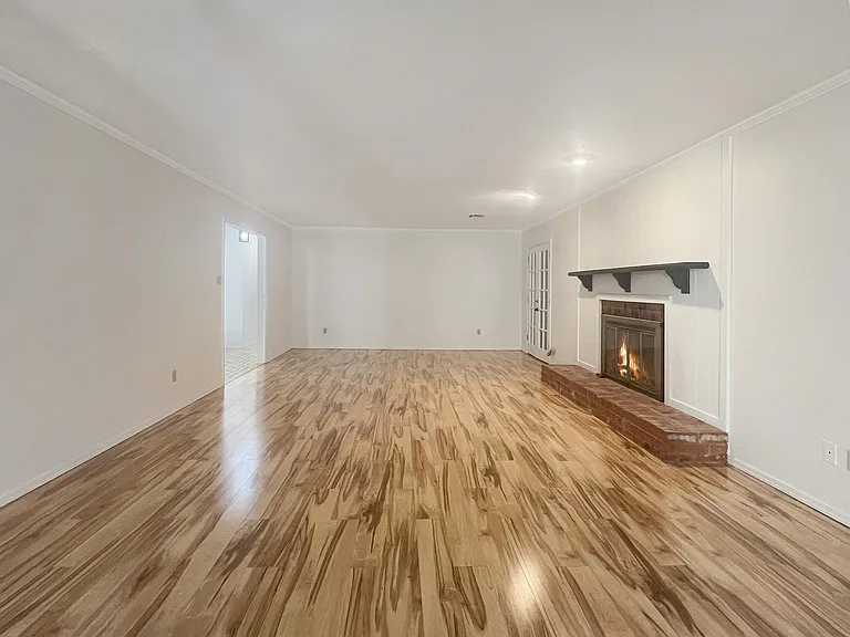 2604 NE Garden Ln — Photo 6