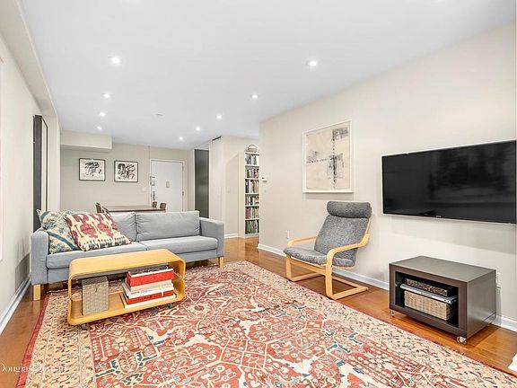 3rd image of 1400 5th Ave APT 2J