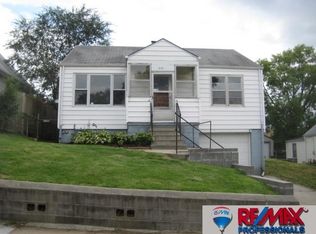 4131 R St, Omaha, NE 68107