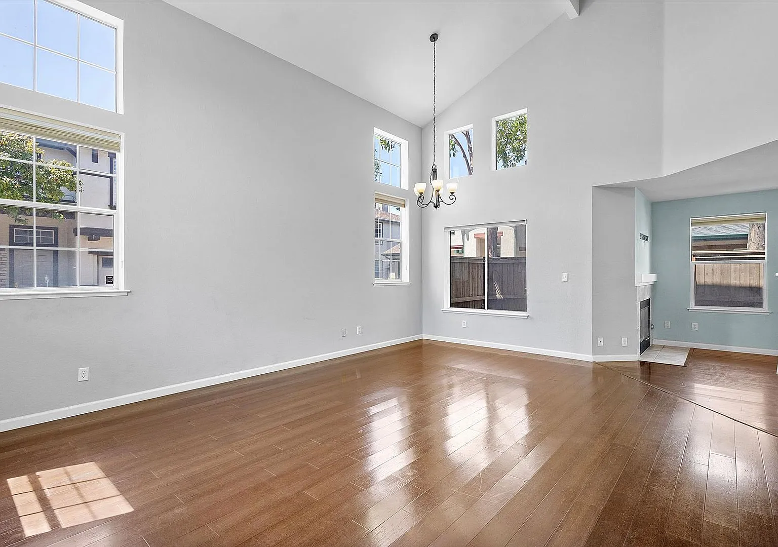 1 Challen Ct - 3 bedroom | 2.5 bath | Single family home — Photo 3