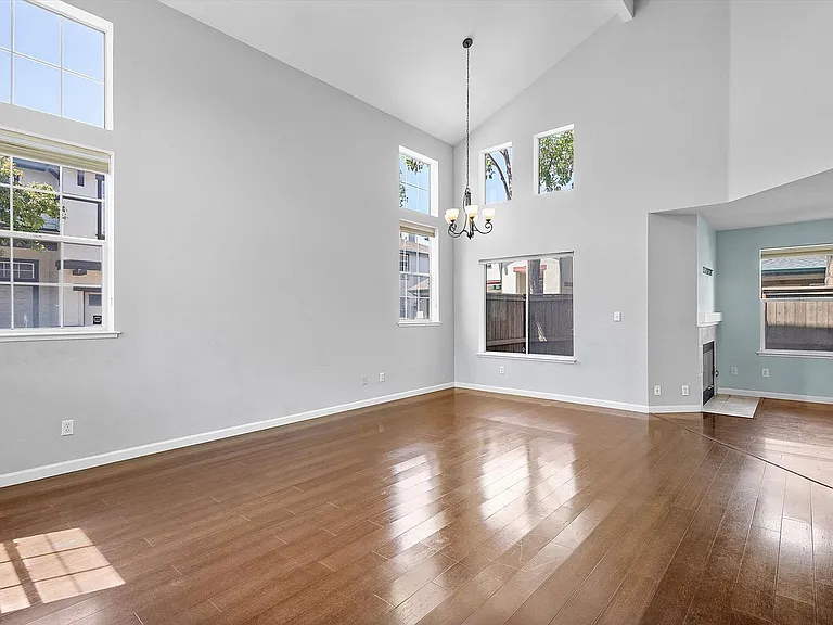 1 Challen Ct — Photo 3