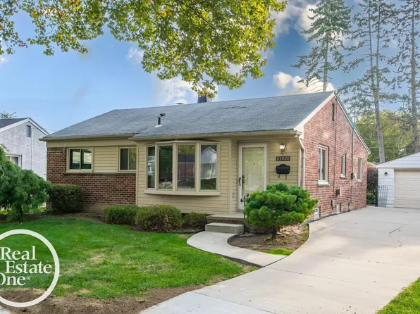 23028 Sanders St, Saint Clair Shores, MI 48080