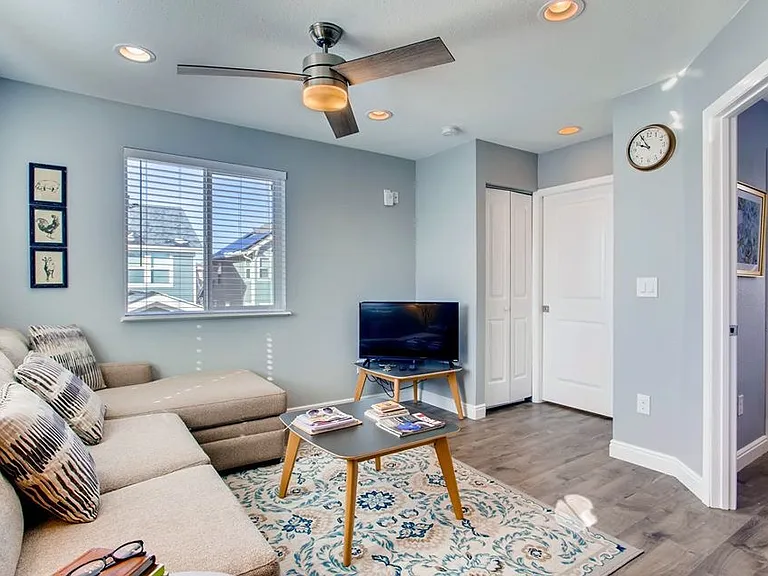 2375 N Yosemite St — Photo 8