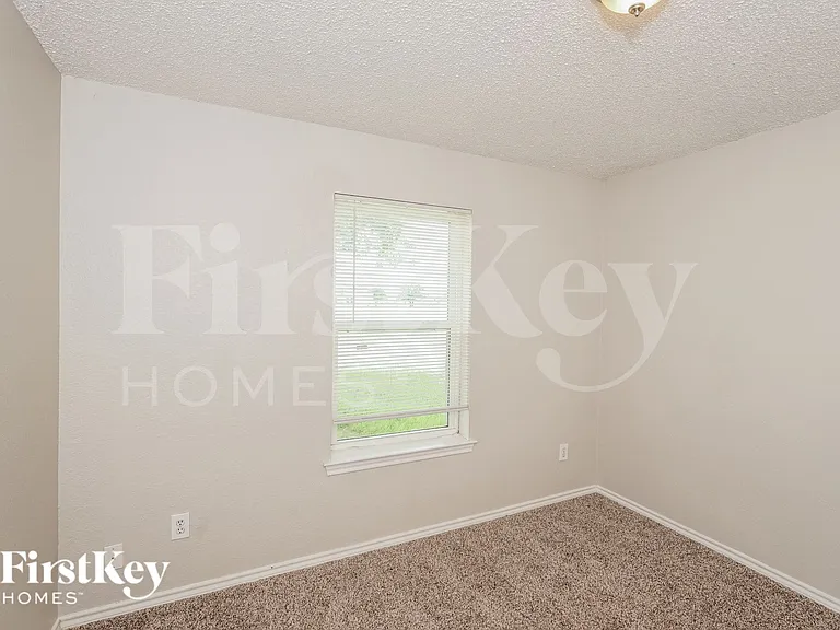 1000 High Crest Dr — Photo 11