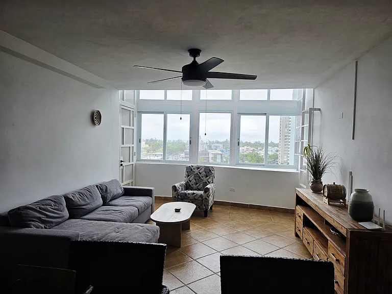 Beautiful views of the mountains from the open living room. High quality furniture and decor. Plus a pull-out sofa.