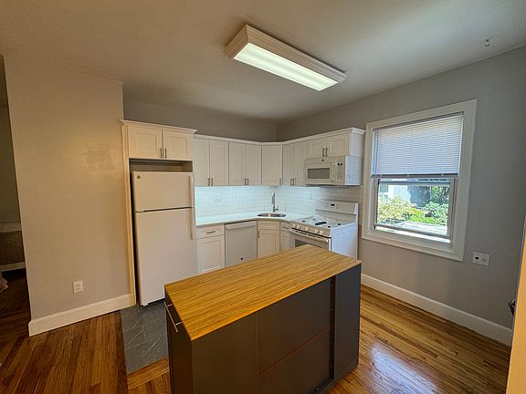 2nd image of 135 Meserole St APT 3