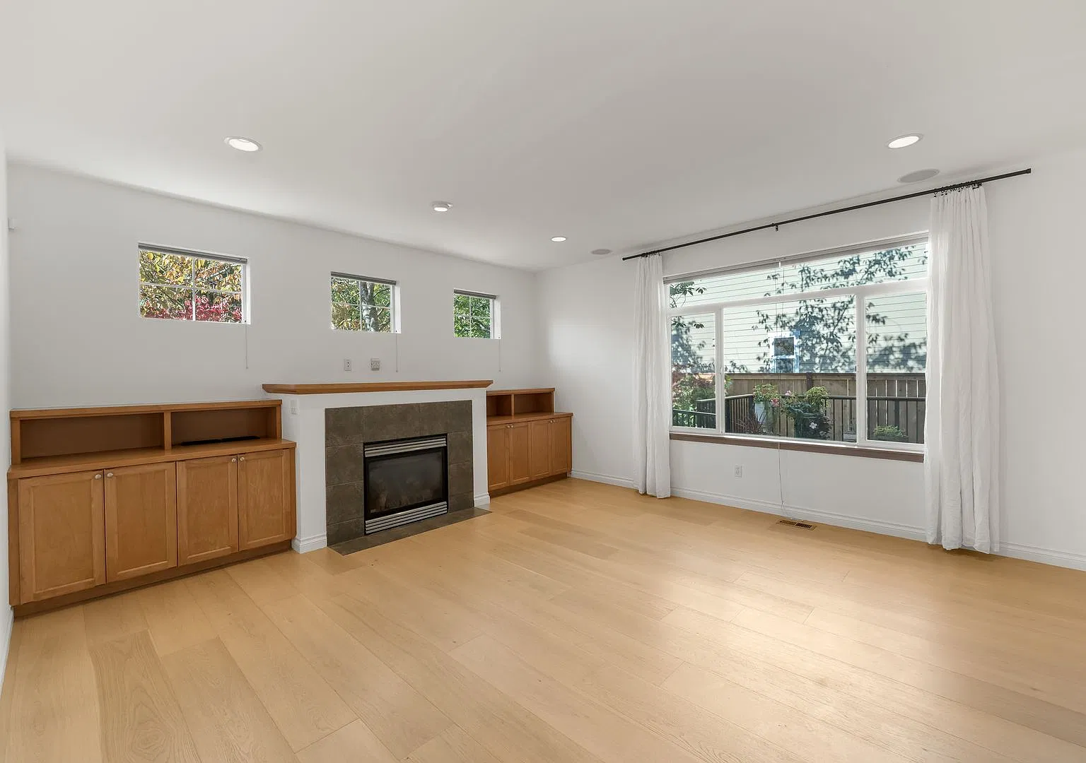 Beautiful Martha lake home available now! — Photo 4