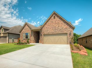 2524 Woods Edge Dr, Edmond, OK 73034