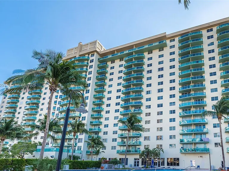 19390 Collins Ave #17 — Photo 40