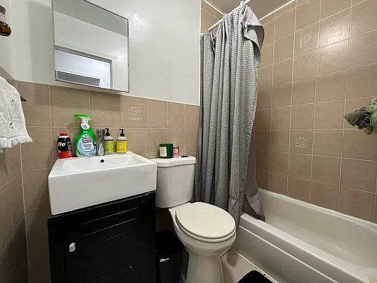 Rented by Rumah Realty Inc | media 7
