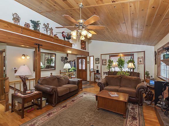 4th image of 878 Berne Dr