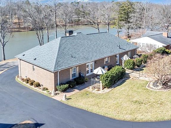 3rd image of 1511 Lakeview Trl