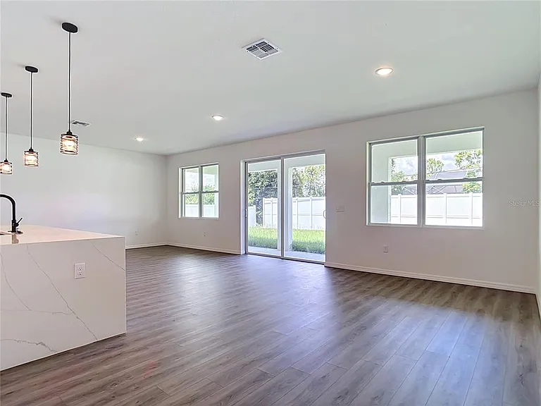 1081 McCrory St — Photo 17