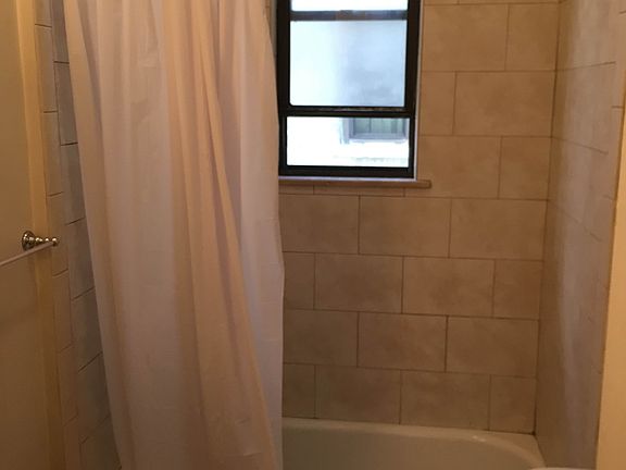 5th image of 3137 34th St #2B